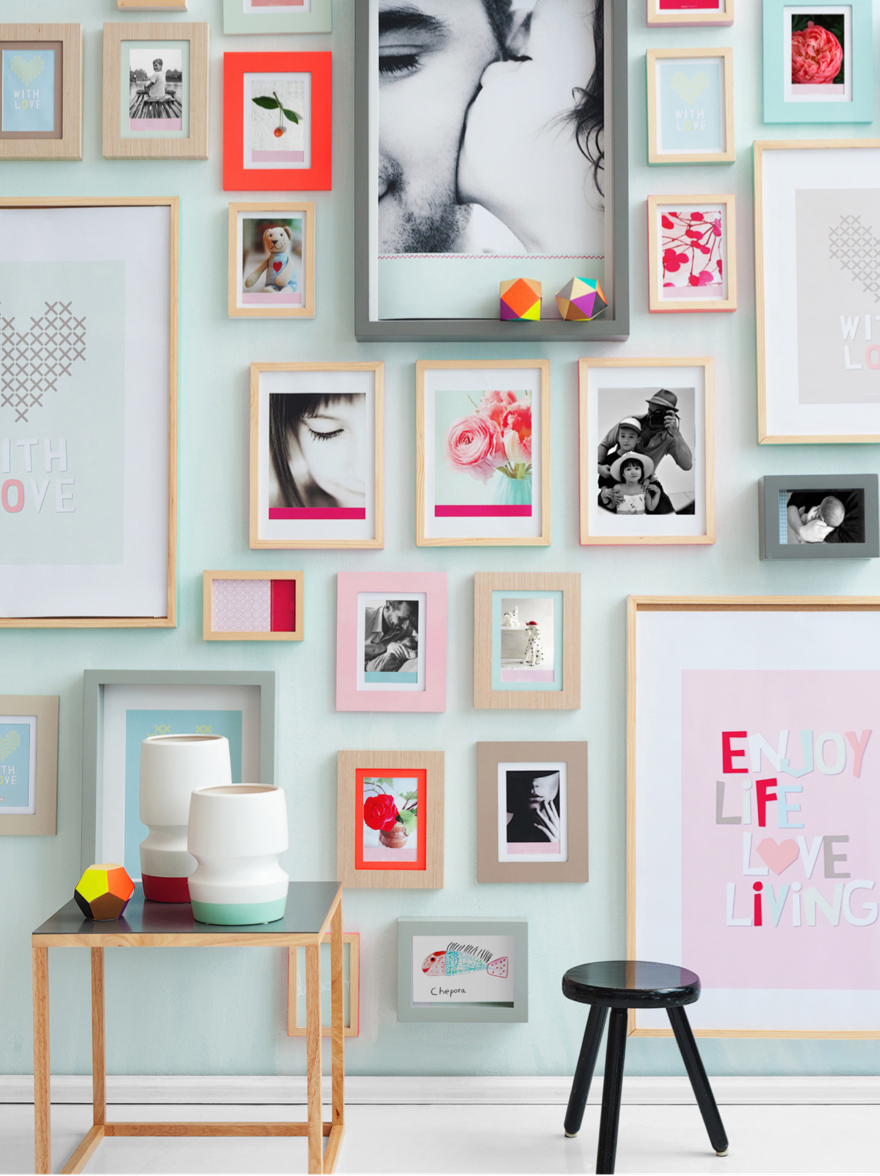 Room with faminly photos.